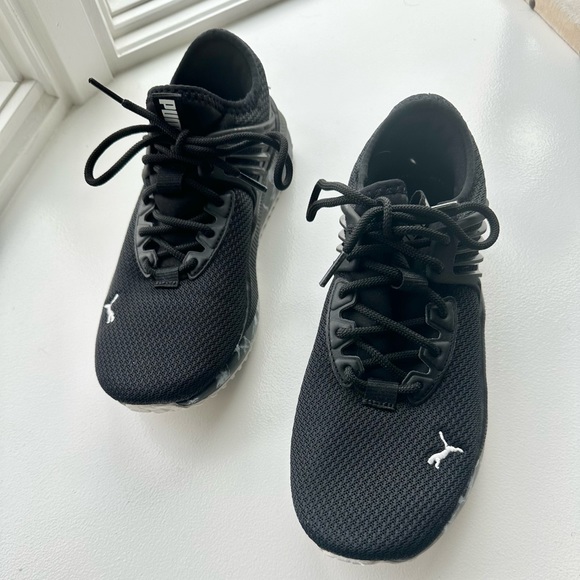 Puma sneakers, woman’s size 8 1/2, black and white, like new - Picture 8 of 8